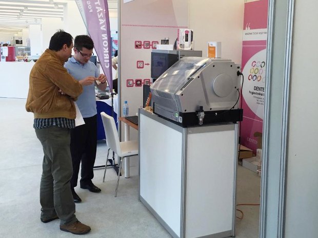 Dentendre's booth on the 16th Debrecen Dental Days-3